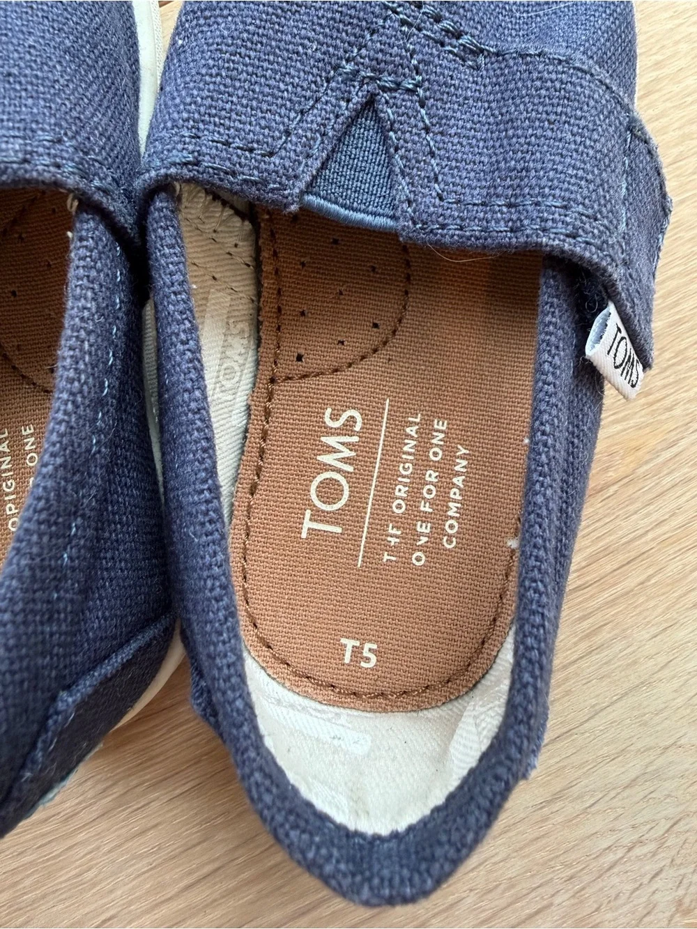 TOMS Toddler Navy Canvas Velcro Slip On Shoes Size T5